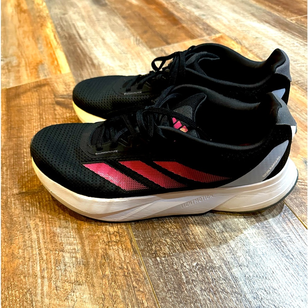 Women’s Addidas sneakers size 10